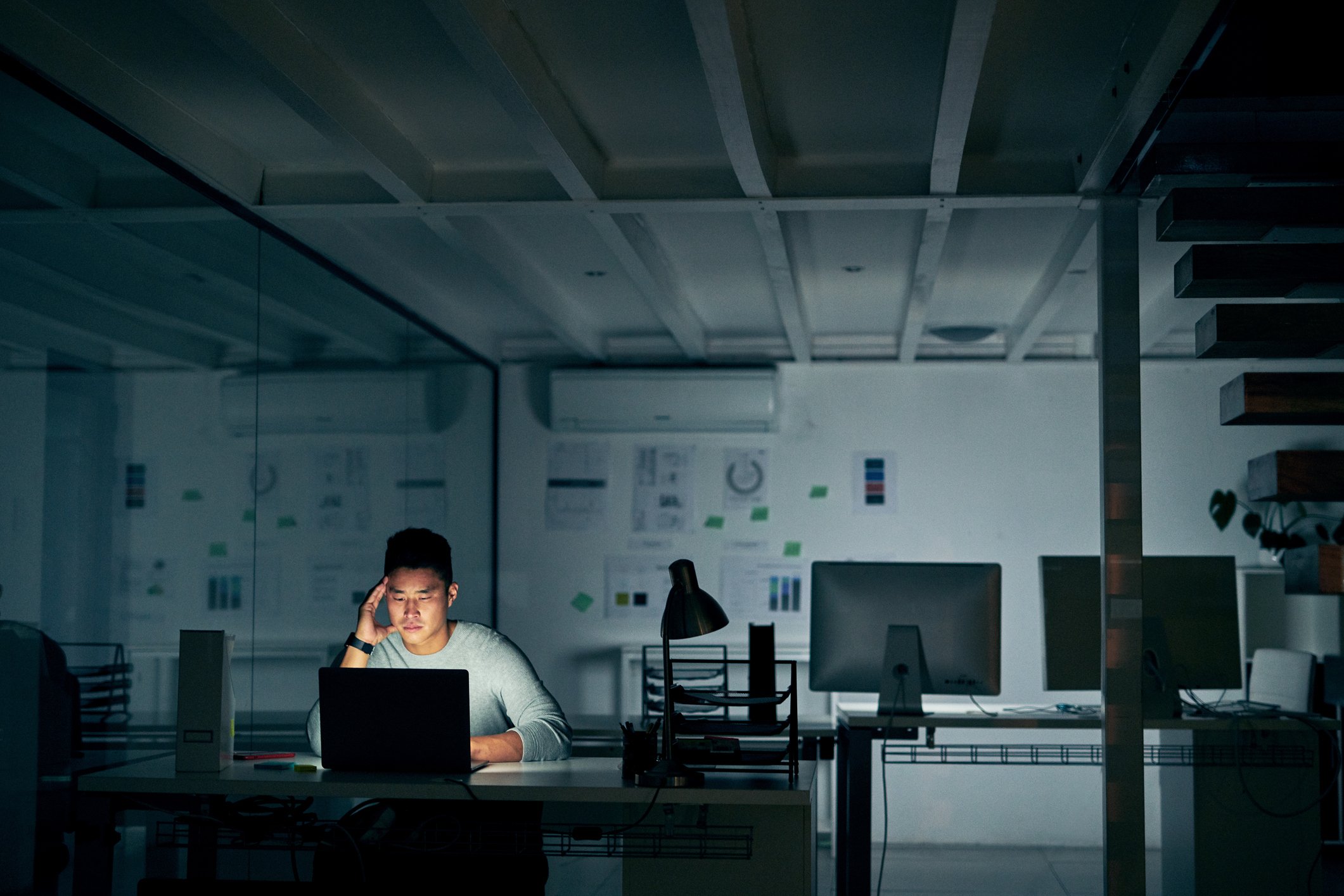 Overwhelmed and on a deadline? How to tell if it's stress or anxiety — and what to do about it